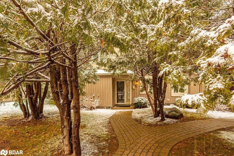 576 Oxbow Crescent