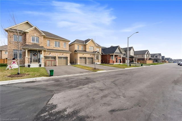 15 Douglas Kemp Crescent