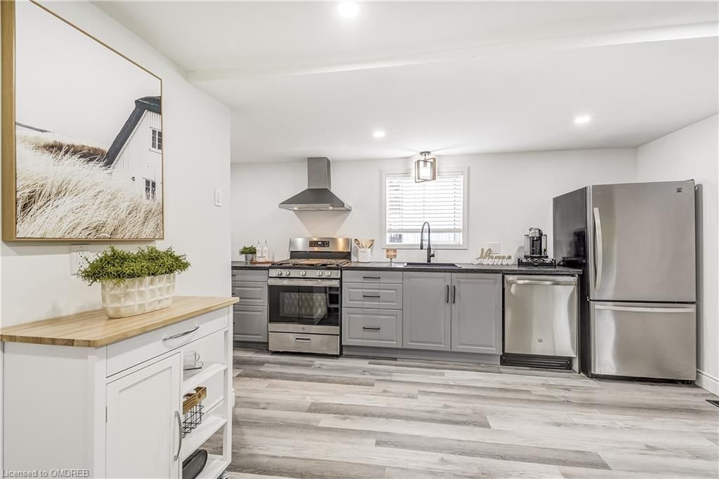 Single Family Residence sold at 94 Freelton Road, Freelton, ON, L8B 0Z3 - Flamborough West - MLS: 40521329