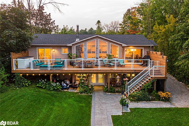 95 Lakeshore Road E