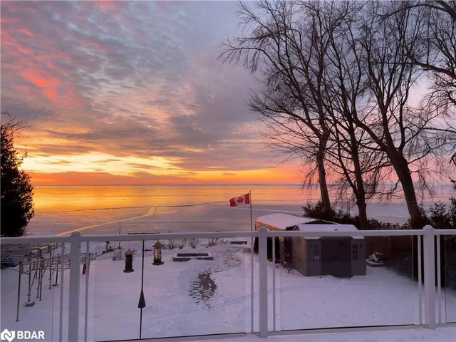 95 Lakeshore Road E