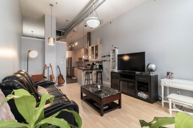 316 - 276 King Street W