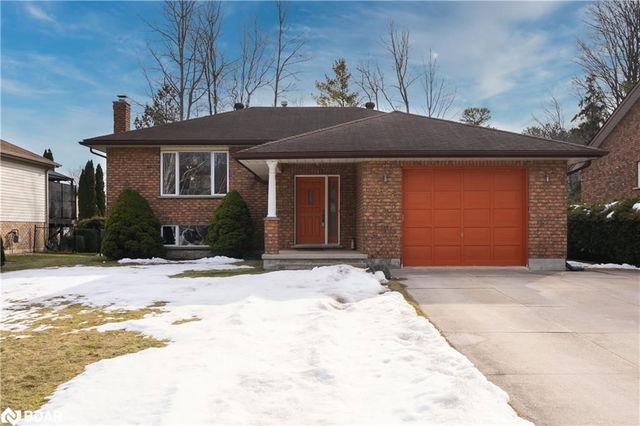 235 Simcoe Street