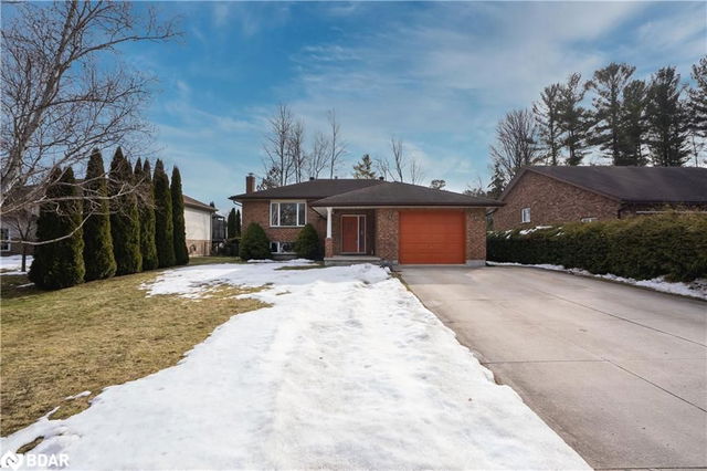 235 Simcoe Street