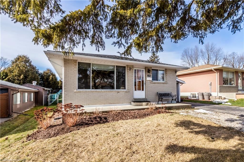 Single Family Residence sold at 20 Chapman Court, Cambridge, ON, N3C 2X2 - Blackbridge/Fisher Mills/Glenchristie/Hagey/Silver Heights - MLS: 40539840