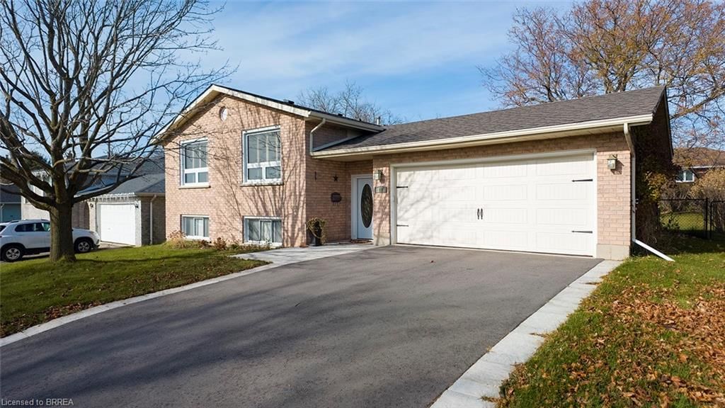 Single Family Residence sold at 18 Austin Crescent, St. George, St. George, N0E 1N0 - MLS: 40544018