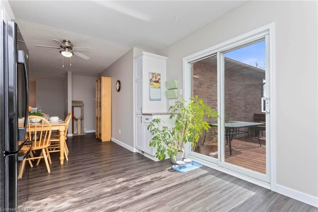Single Family Residence sold at 42 Hickory Boulevard, Strathroy, ON, N7G 4E9 - SE - MLS: 40548601