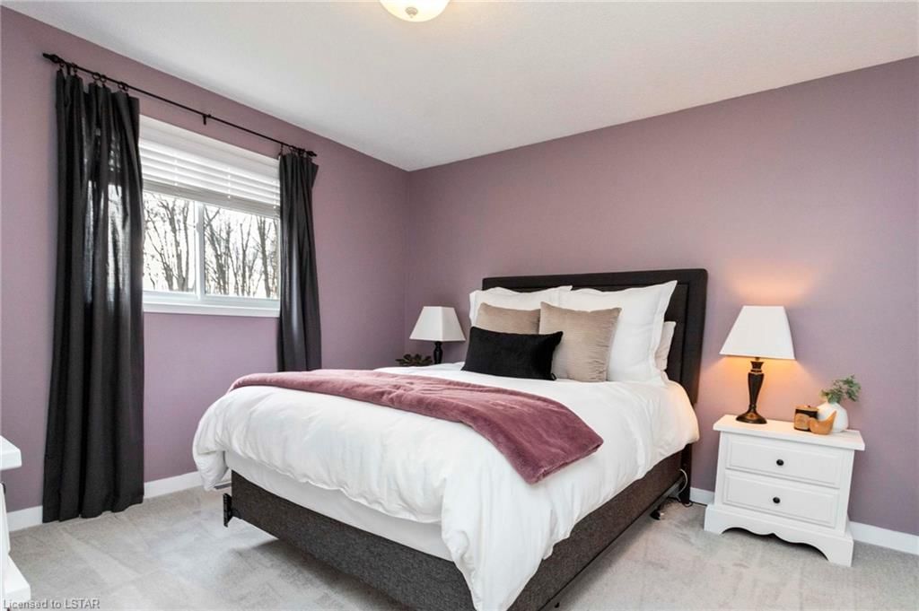 Single Family Residence sold at 42 Hickory Boulevard, Strathroy, ON, N7G 4E9 - SE - MLS: 40548601