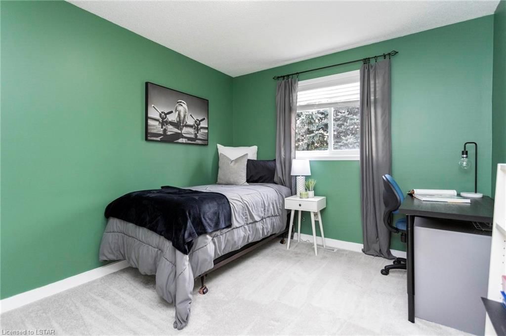 Single Family Residence sold at 42 Hickory Boulevard, Strathroy, ON, N7G 4E9 - SE - MLS: 40548601