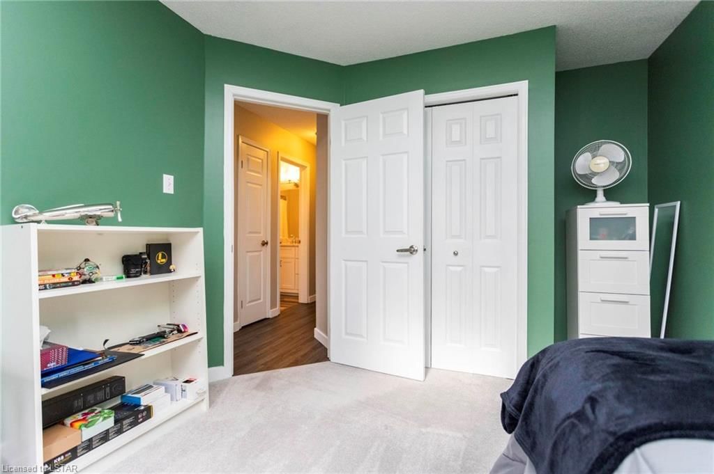 Single Family Residence sold at 42 Hickory Boulevard, Strathroy, ON, N7G 4E9 - SE - MLS: 40548601