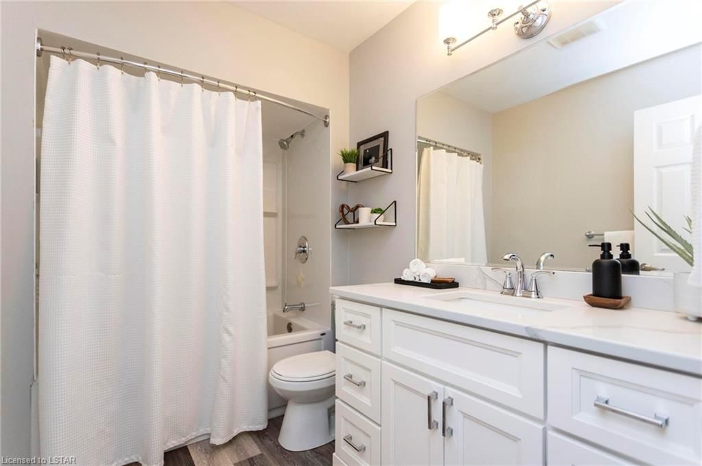 Single Family Residence sold at 42 Hickory Boulevard, Strathroy, ON, N7G 4E9 - SE - MLS: 40548601