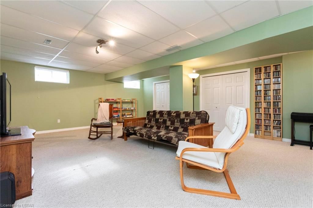 Single Family Residence sold at 42 Hickory Boulevard, Strathroy, ON, N7G 4E9 - SE - MLS: 40548601