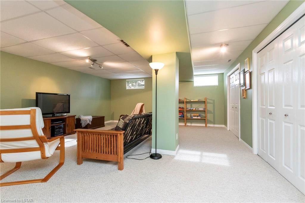 Single Family Residence sold at 42 Hickory Boulevard, Strathroy, ON, N7G 4E9 - SE - MLS: 40548601