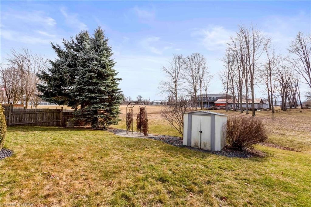 Single Family Residence sold at 42 Hickory Boulevard, Strathroy, ON, N7G 4E9 - SE - MLS: 40548601