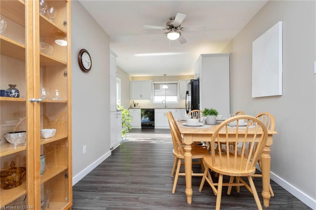 Single Family Residence sold at 42 Hickory Boulevard, Strathroy, ON, N7G 4E9 - SE - MLS: 40548601