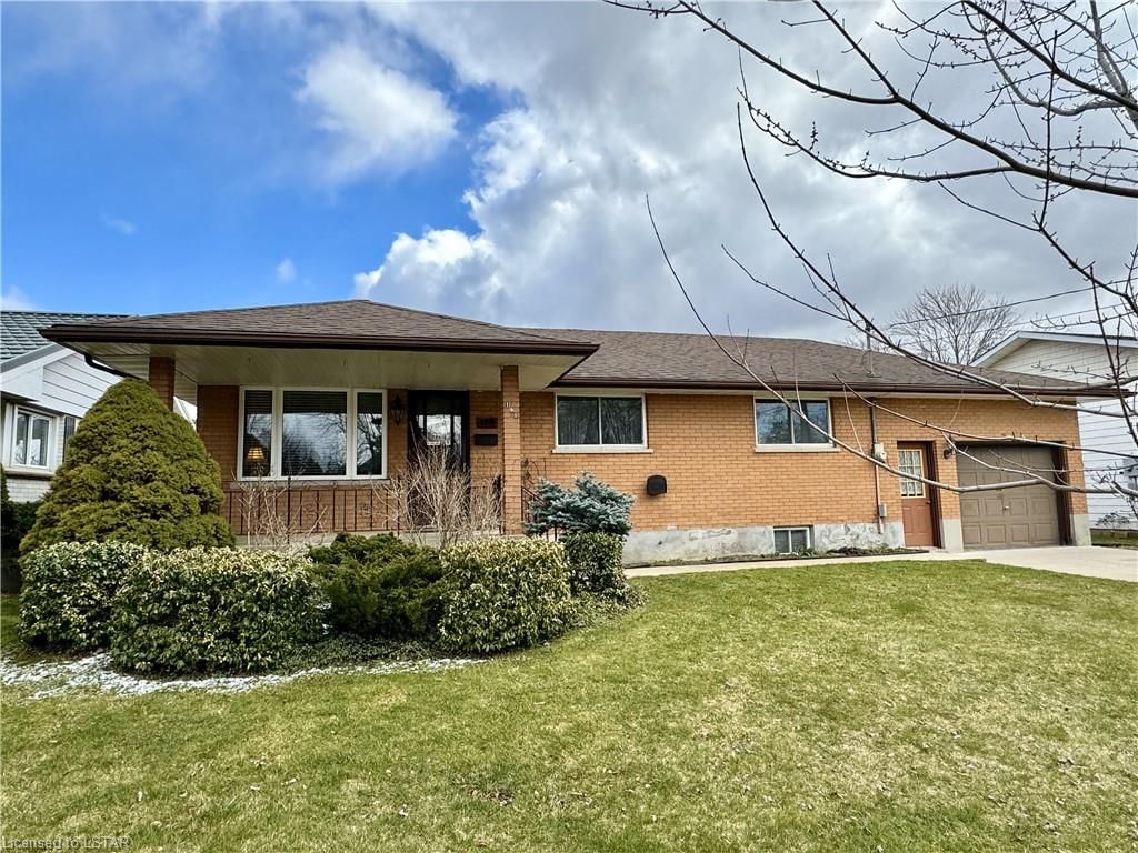 Single Family Residence sold at 190 East Centre Street, Strathroy, ON, N7G 1T4 - NE - MLS: 40552018