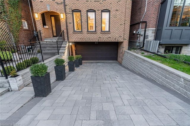 44 Duplex Avenue