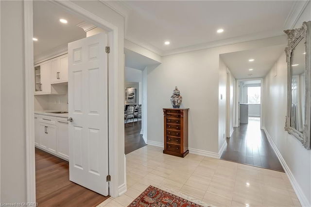 702 - 100 Lakeshore Road