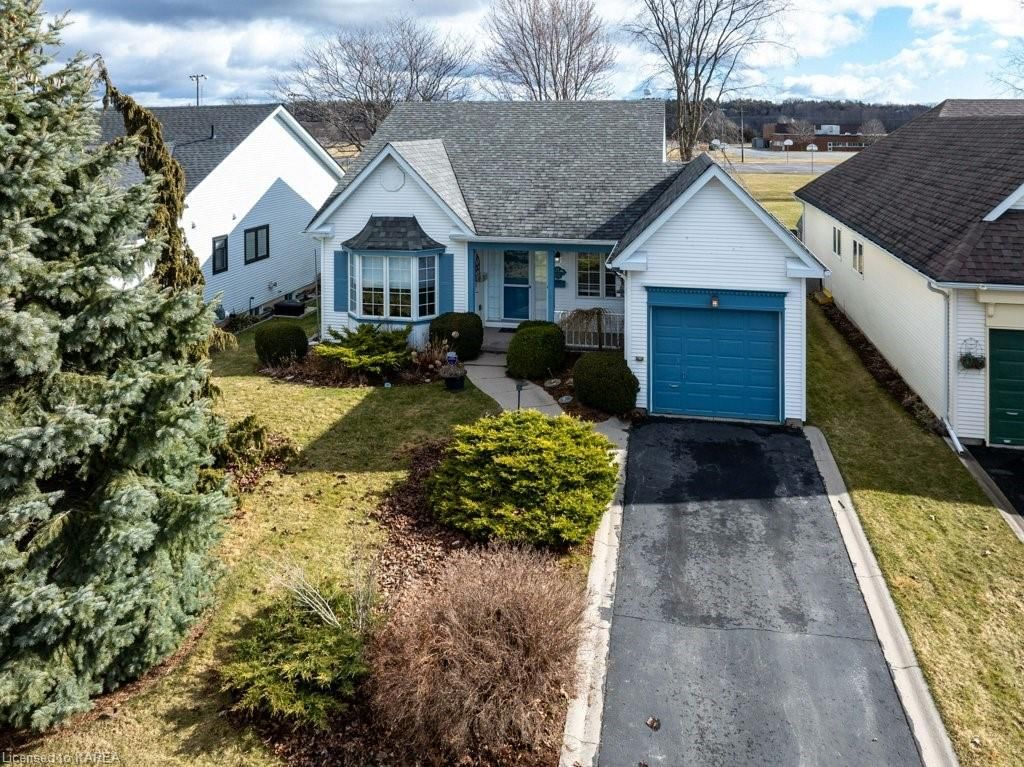 Single Family Residence sold at 54 Abbey Dawn Drive, Bath, ON, K0H 1G0 - Bath - MLS: 40569251