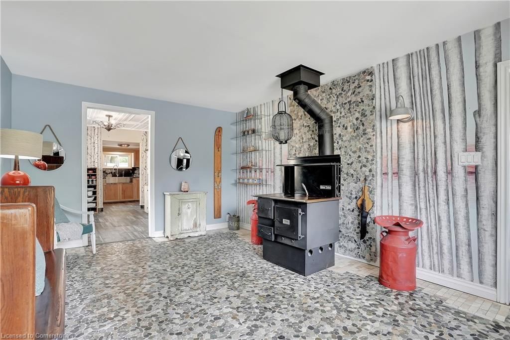 Single Family Residence sold at 11 Burrows Street, Cambridge, ON, N1R 4H1 - Glenview, Lincoln, Oak - MLS: 40575813