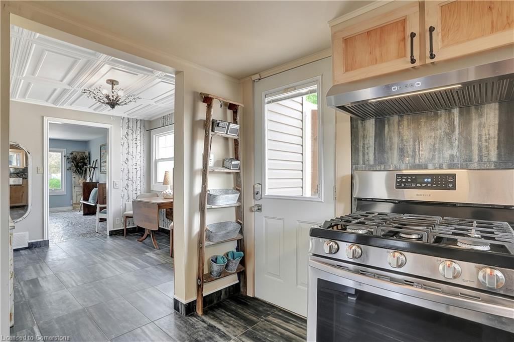 Single Family Residence sold at 11 Burrows Street, Cambridge, ON, N1R 4H1 - Glenview, Lincoln, Oak - MLS: 40575813