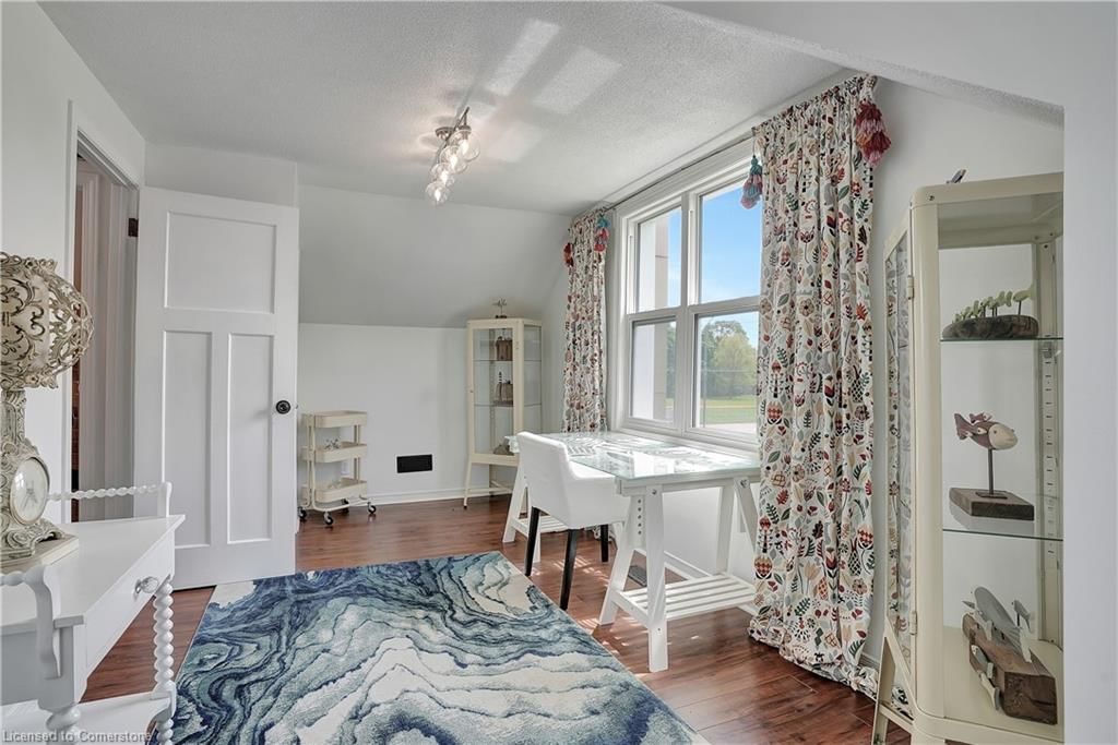 Single Family Residence sold at 11 Burrows Street, Cambridge, ON, N1R 4H1 - Glenview, Lincoln, Oak - MLS: 40575813