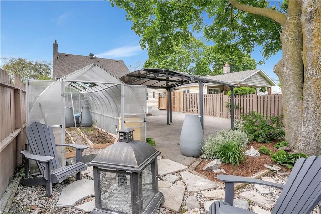 Single Family Residence sold at 11 Burrows Street, Cambridge, ON, N1R 4H1 - Glenview, Lincoln, Oak - MLS: 40575813