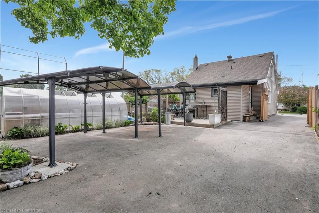 Single Family Residence sold at 11 Burrows Street, Cambridge, ON, N1R 4H1 - Glenview, Lincoln, Oak - MLS: 40575813
