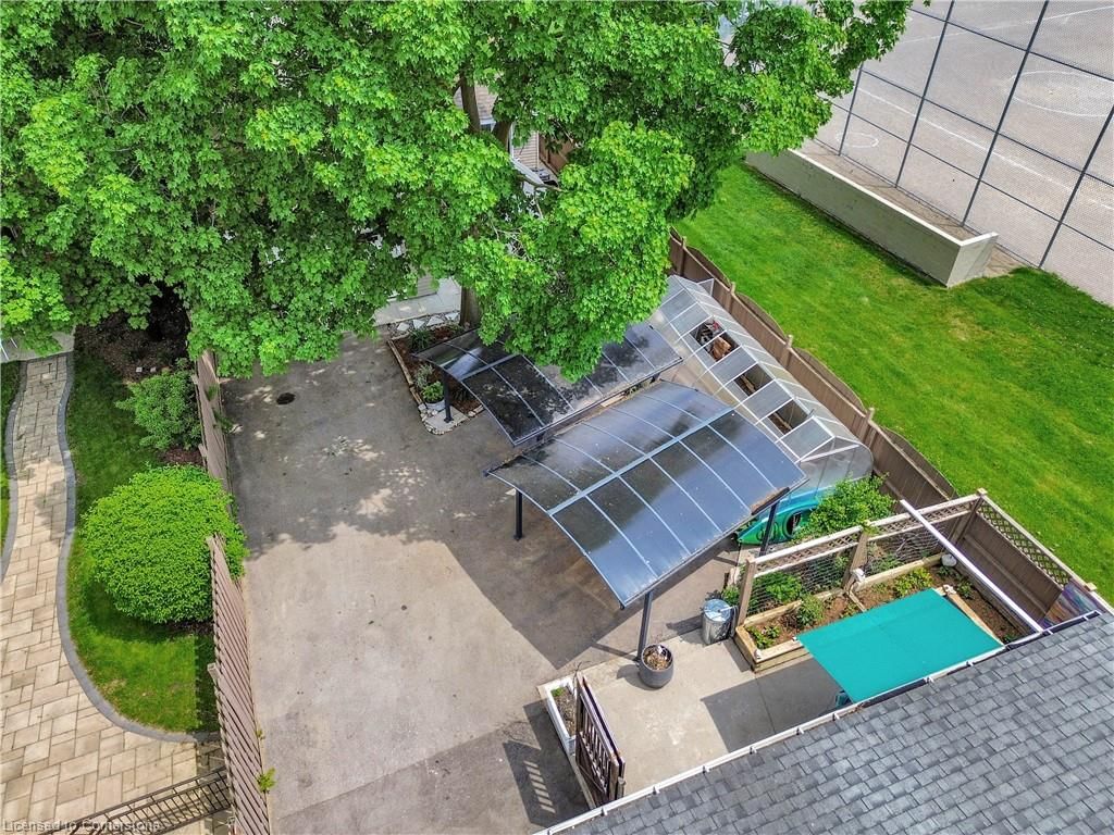 Single Family Residence sold at 11 Burrows Street, Cambridge, ON, N1R 4H1 - Glenview, Lincoln, Oak - MLS: 40575813