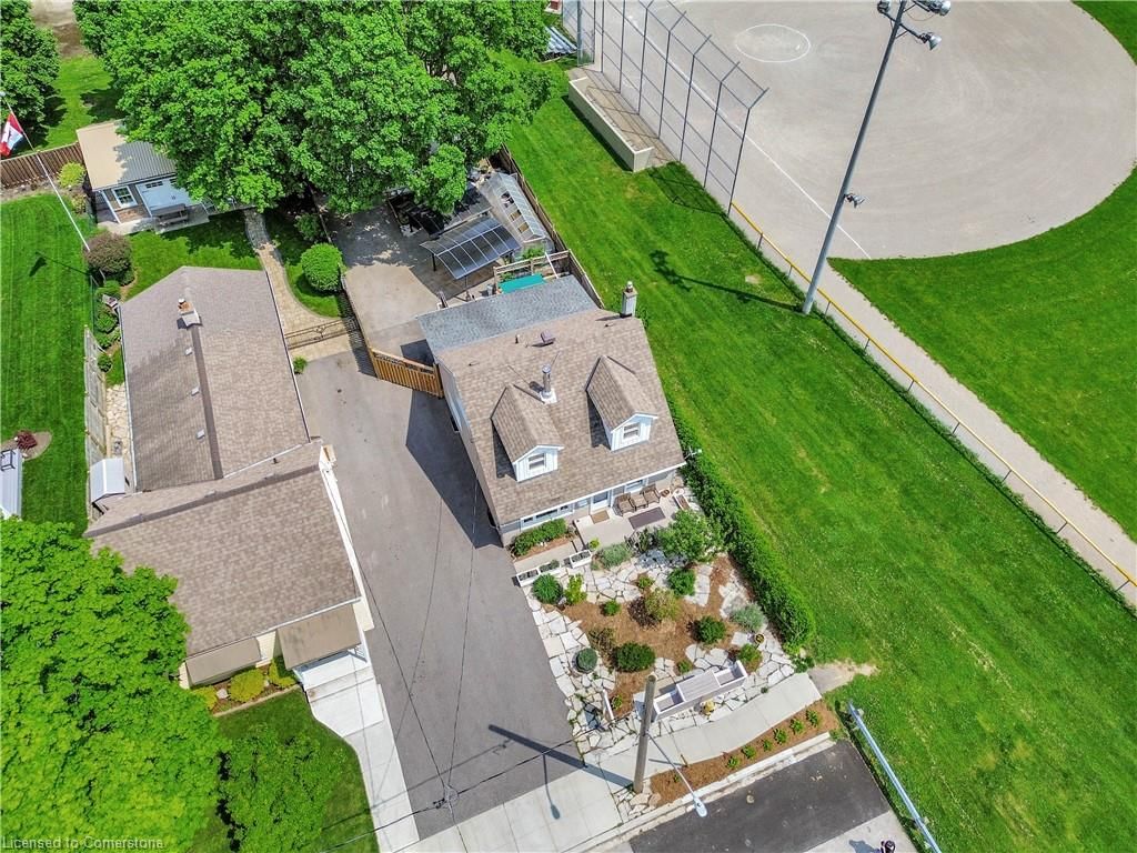 Single Family Residence sold at 11 Burrows Street, Cambridge, ON, N1R 4H1 - Glenview, Lincoln, Oak - MLS: 40575813