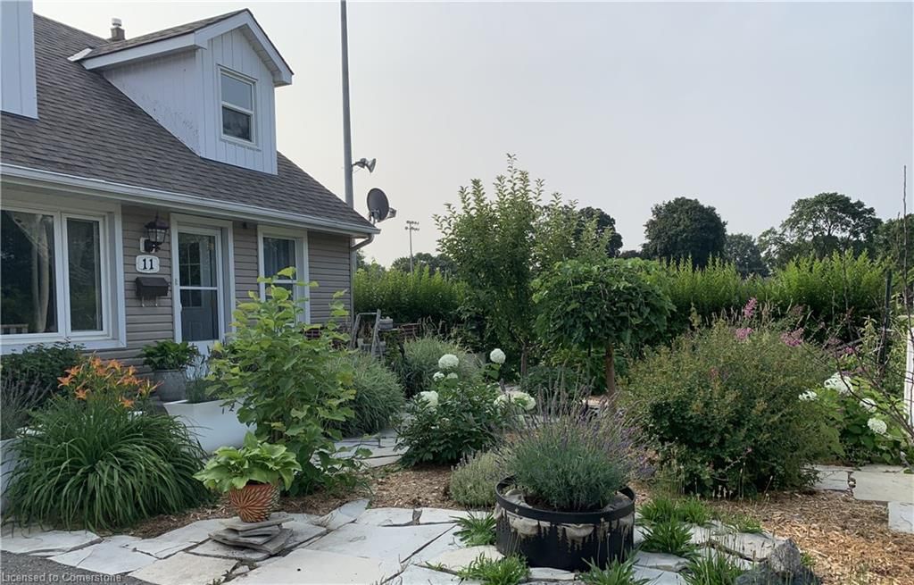 Single Family Residence sold at 11 Burrows Street, Cambridge, ON, N1R 4H1 - Glenview, Lincoln, Oak - MLS: 40575813