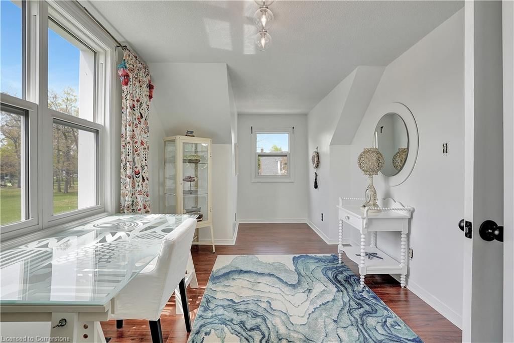 Single Family Residence sold at 11 Burrows Street, Cambridge, ON, N1R 4H1 - Glenview, Lincoln, Oak - MLS: 40575813