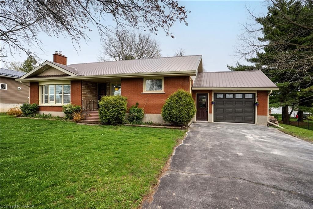 Single Family Residence sold at 4406 Notre Dame Street, Harrowsmith, ON, K0H 1V0 - Frontenac South - MLS: 40581368