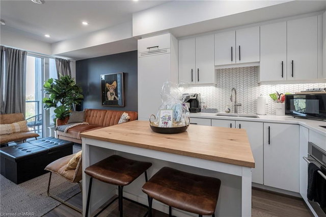 411 - 5 Wellington Street S