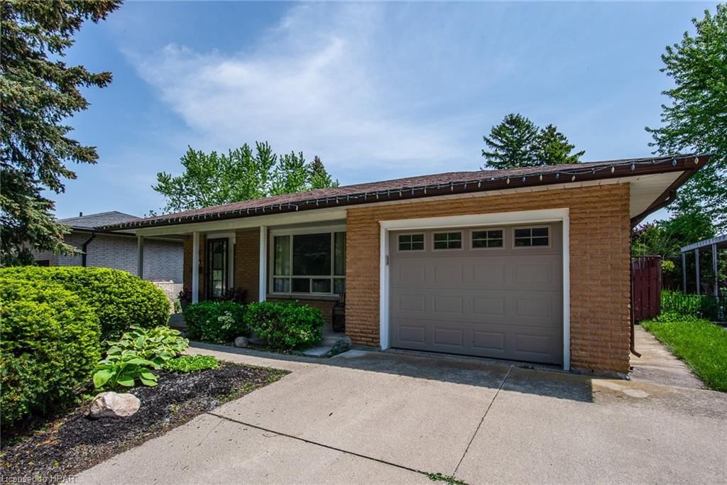 Single Family Residence sold at 19 Hickory Lane, Stratford, ON, N5A 6Y5 - Stratford - MLS: 40591951