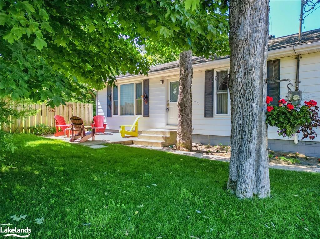 Single Family Residence sold at 8 Almonte Street, Parry Sound, ON, P2A 2J8 - Parry Sound - MLS: 40603250