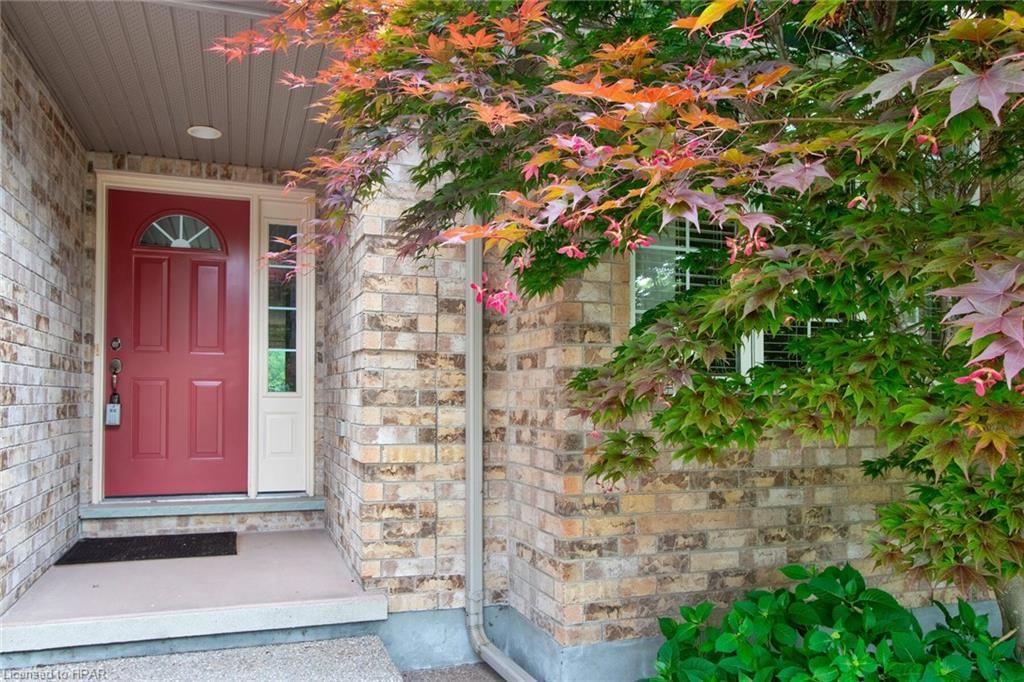 Single Family Residence sold at 15 Highland Court, St. Marys, ON, N4X 1A7 - St. Marys - MLS: 40608166