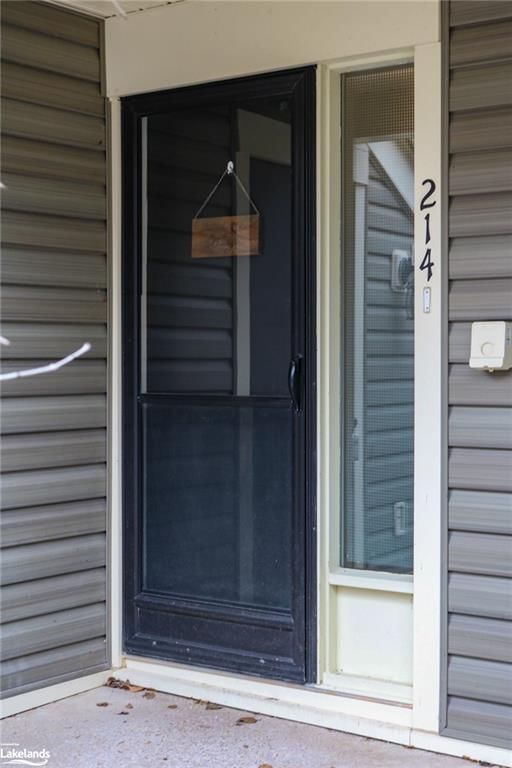 214 Escarpment Crescent