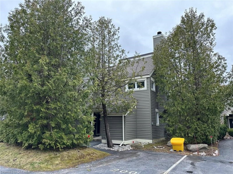 10 - 200 Escarpment Crescent