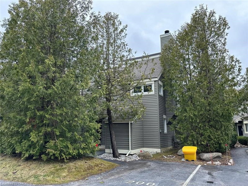 10 - 200 Escarpment Crescent