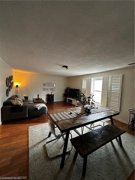 126 Main Street S