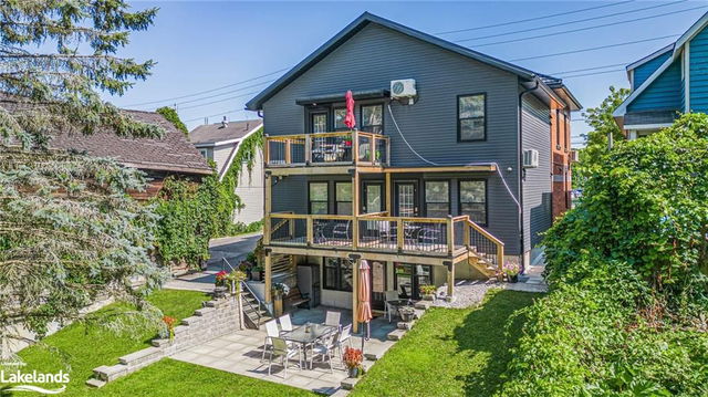 214 Mississaga Street W