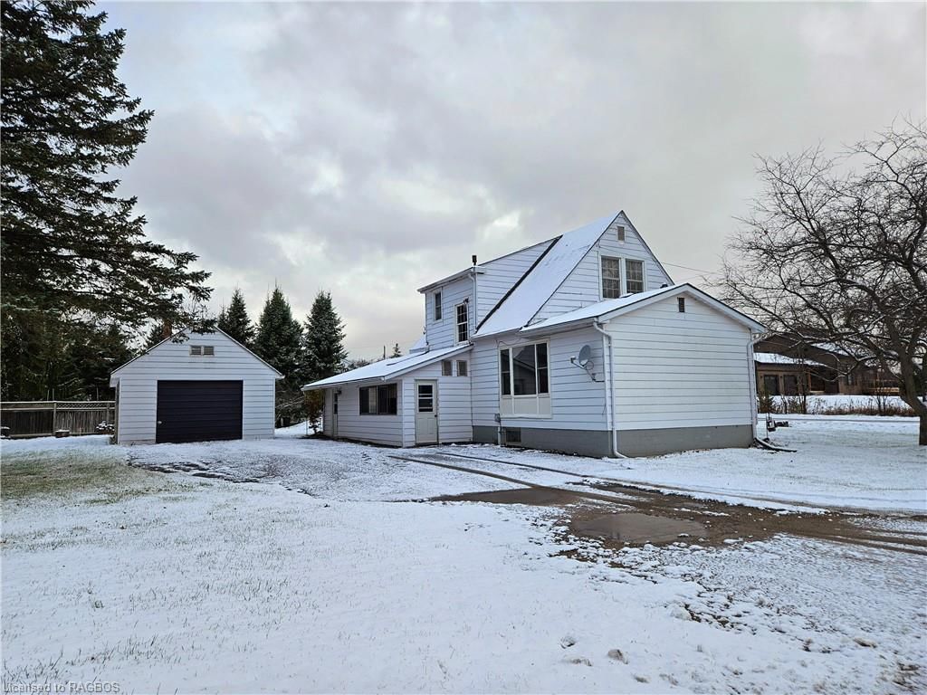 Single Family Residence sold at 886 16th Street, Owen Sound, Georgian Bluffs, N4K 6V5 - MLS: 40638040