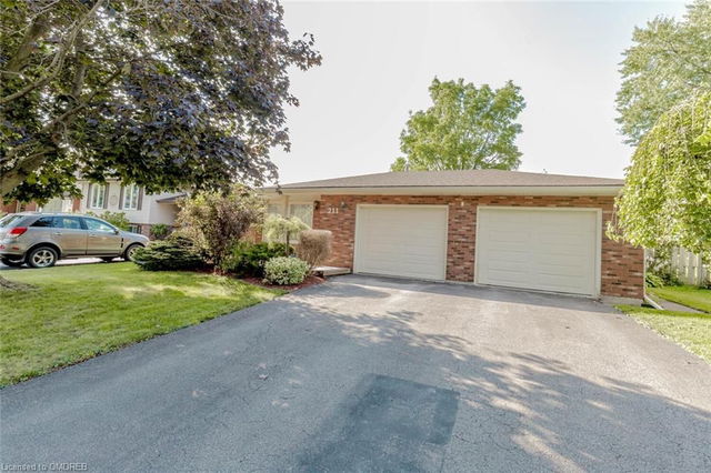 211 Leaside Drive