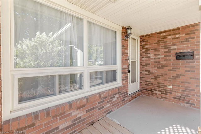 211 Leaside Drive