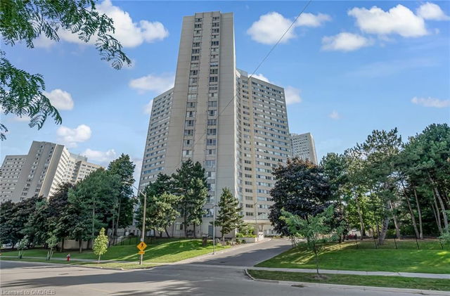 203 - 3700 Kaneff Crescent