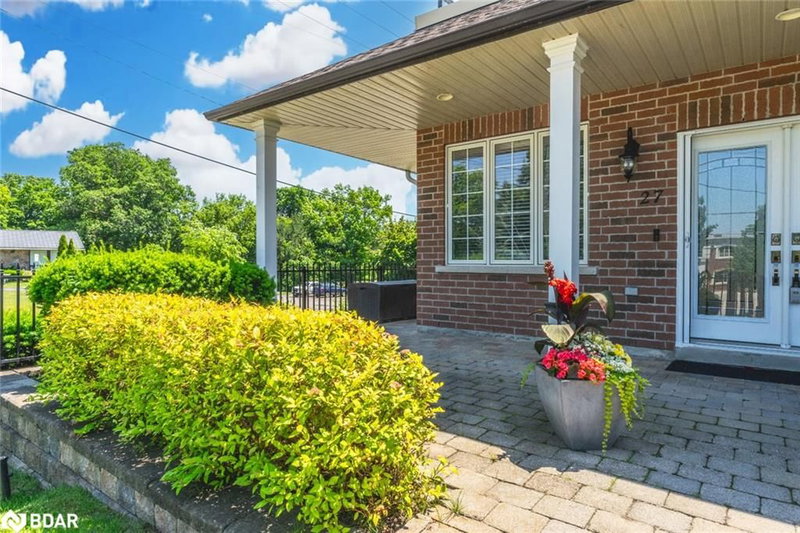 27 White Oaks Road