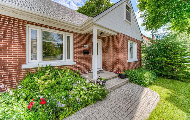 54 Roslin Avenue S