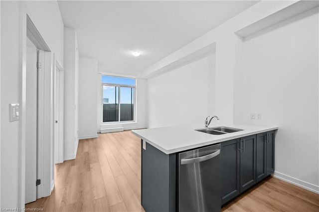513 - 470 Dundas Street