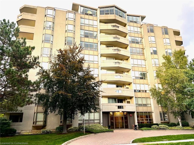 712 - 8 Village Green